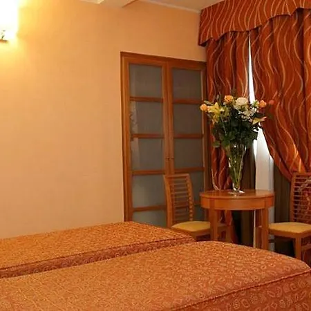 Continental Hotel 3*