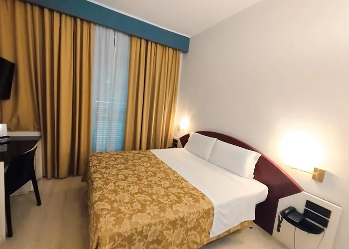 Continental فندق 3*