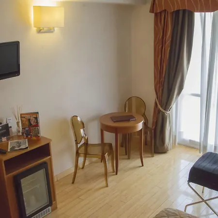 Отель Continental 3*
