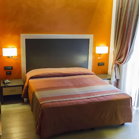 فندق Continental 3*